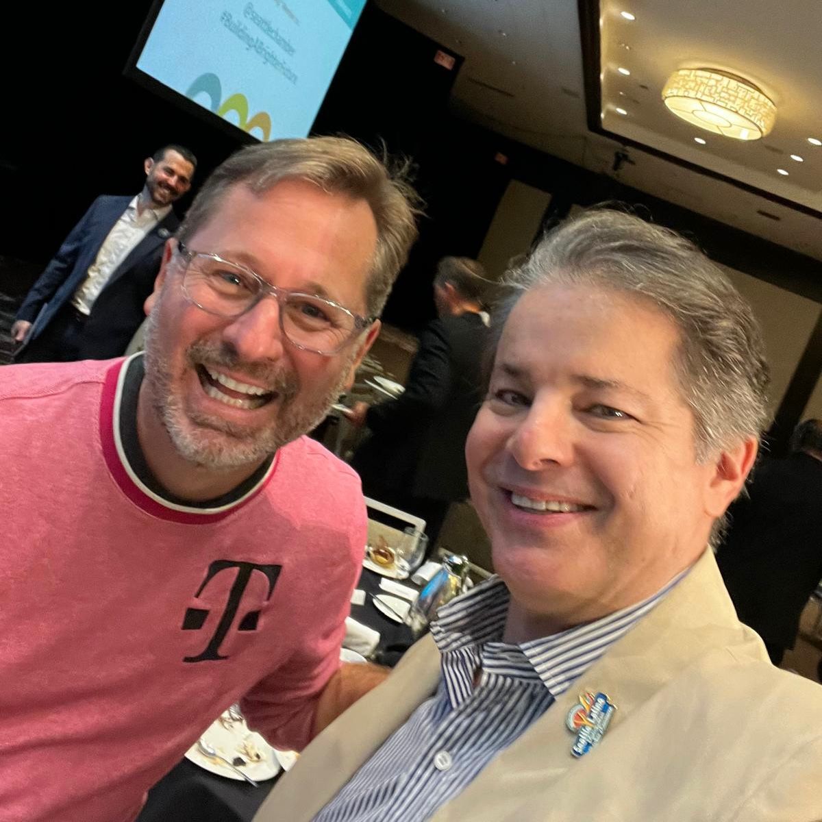 Con Mike Sievert CEO de T-Mobile USA